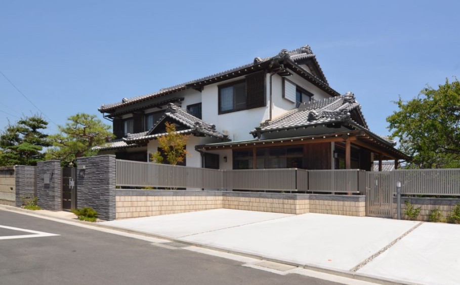 和風のお住まいが惹き立つモダンエクステリア
