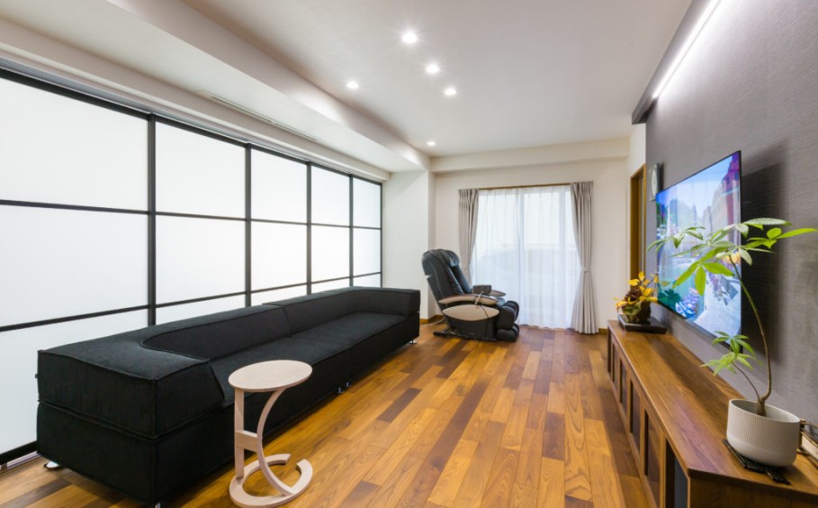 店舗を住宅に、普段は夫婦2人時に大家族のフレキシブルな生活